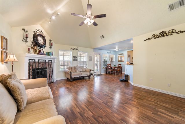5562 Southfork Drive N, Royse City, TX 75189