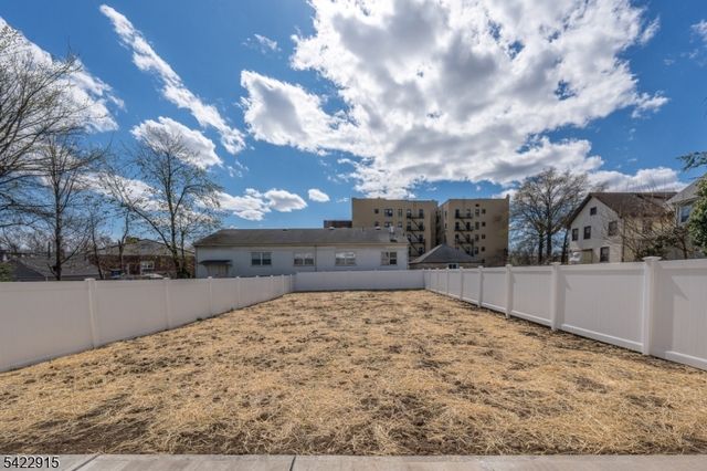 540 Muriel Pkwy, Elizabeth City, NJ 07208