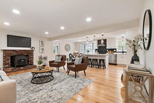 368 Hill Rd, Boxborough, MA 01719