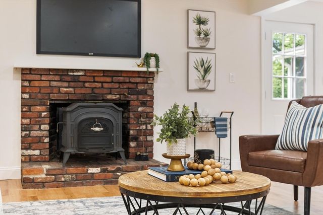 368 Hill Rd, Boxborough, MA 01719