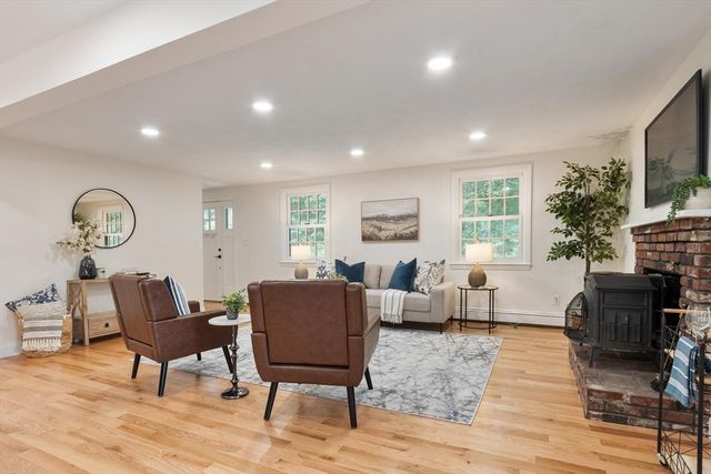 368 Hill Rd, Boxborough, MA 01719