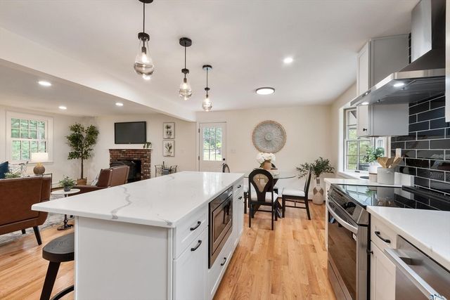 368 Hill Rd, Boxborough, MA 01719