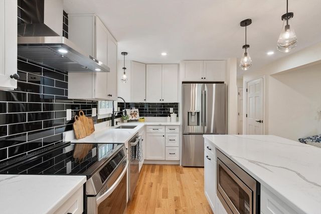 368 Hill Rd, Boxborough, MA 01719