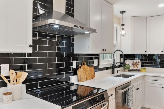 368 Hill Rd, Boxborough, MA 01719