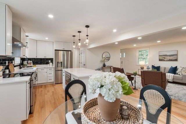 368 Hill Rd, Boxborough, MA 01719