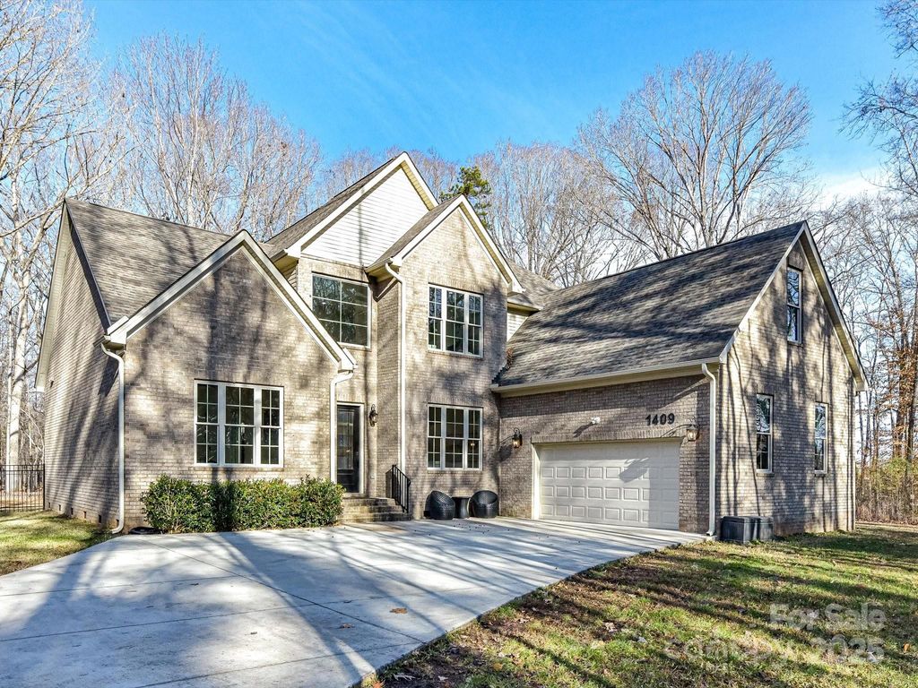 1409 BLOOMSBERRY Lane, Waxhaw, NC 28173