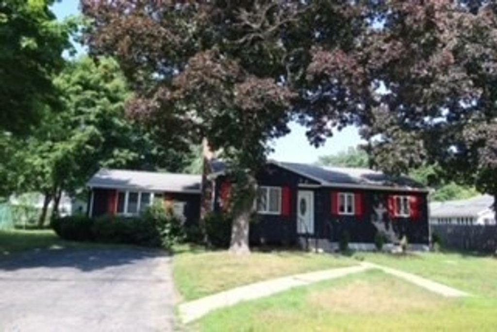 4 Thurston St, Foxboro, MA 02035