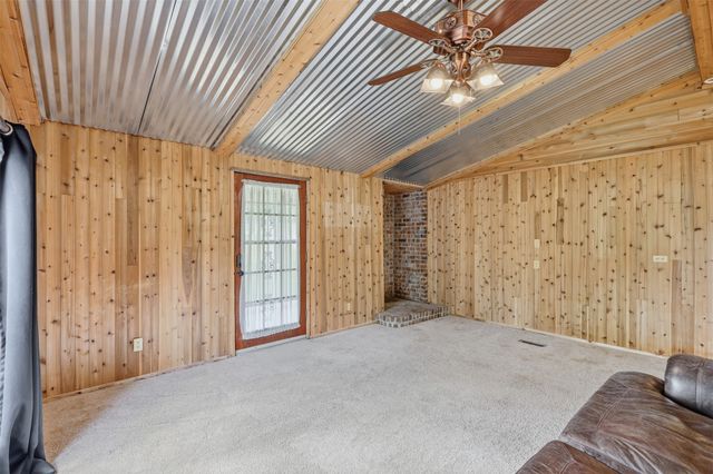 591 Mcfarland Lane, Weatherford, TX 76088