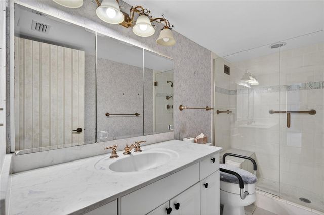 1111 N GULFSTREAM AVENUE 8D, Sarasota, FL 34236