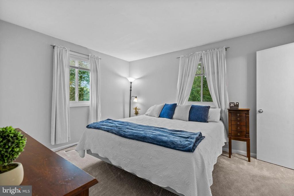 9016 HOLLY AVE, Waldorf, MD 20601