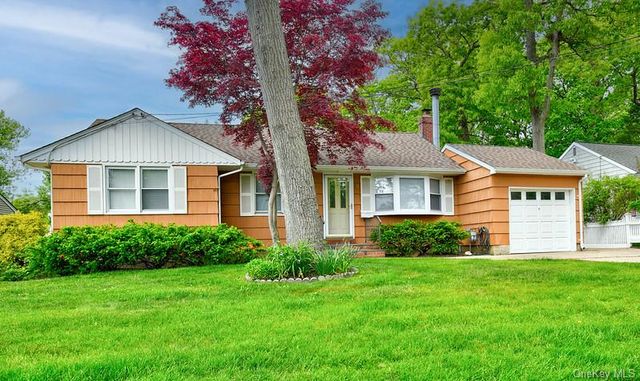 18 Bailey Avenue, Babylon, NY 11702