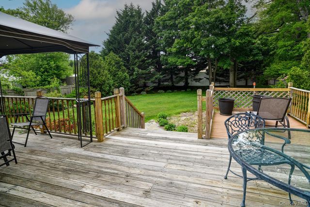 18 Bailey Avenue, Babylon, NY 11702