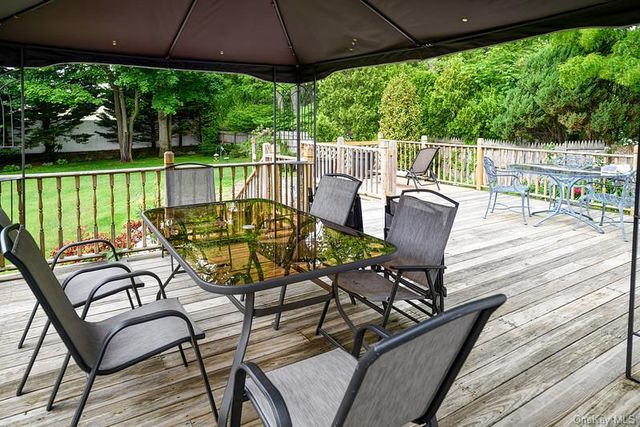 18 Bailey Avenue, Babylon, NY 11702
