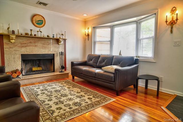 18 Bailey Avenue, Babylon, NY 11702