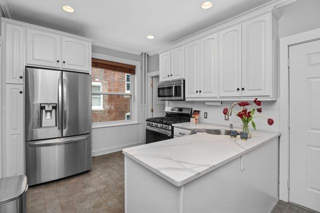 20 Winchester St 3, Brookline, MA 02446