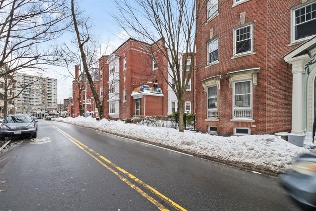 20 Winchester St 3, Brookline, MA 02446