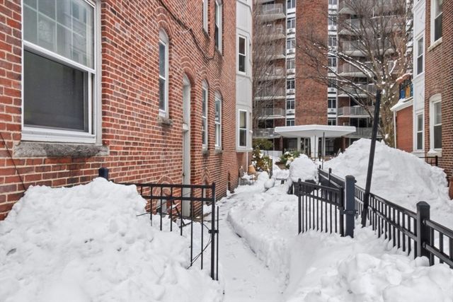 20 Winchester St 3, Brookline, MA 02446