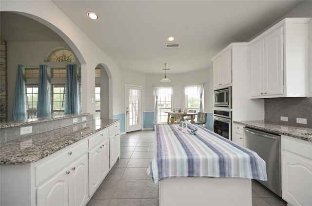 1067 Hollow Creek Drive, Cedar Hill, TX 75104