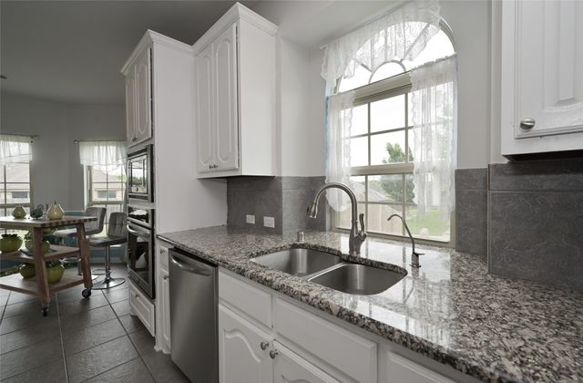 1067 Hollow Creek Drive, Cedar Hill, TX 75104