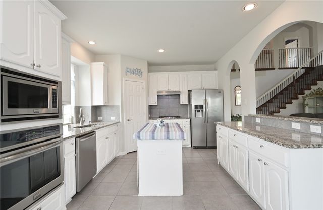 1067 Hollow Creek Drive, Cedar Hill, TX 75104