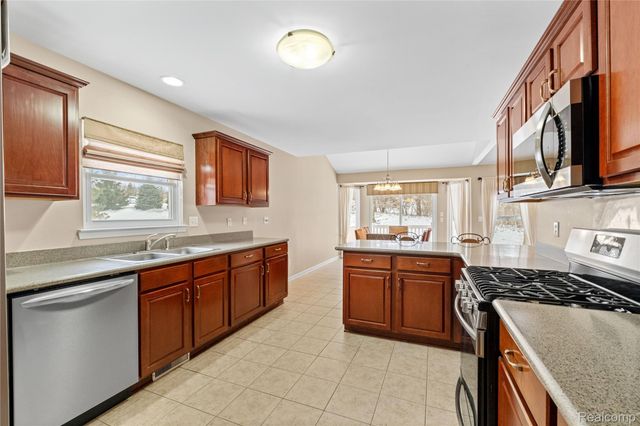 3841 Arbor Drive 86, Auburn Hills, MI 48326