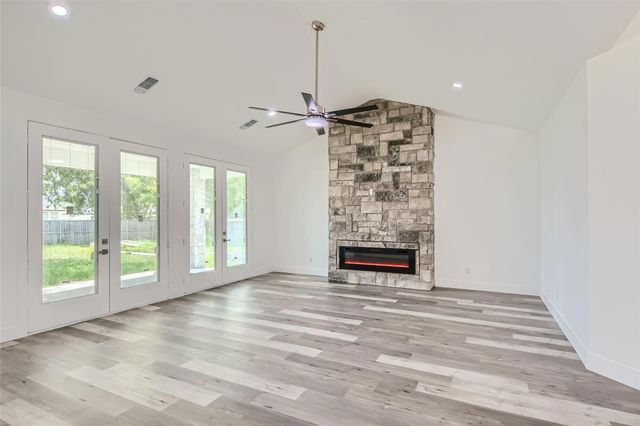 2940 Henry Road, Lancaster, TX 75134