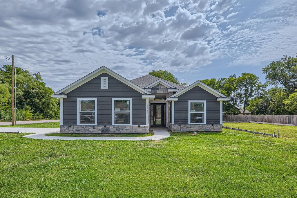 2940 Henry Road, Lancaster, TX 75134