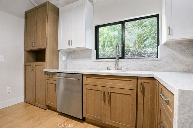 3432 Larissa, Los Angeles, CA 90026