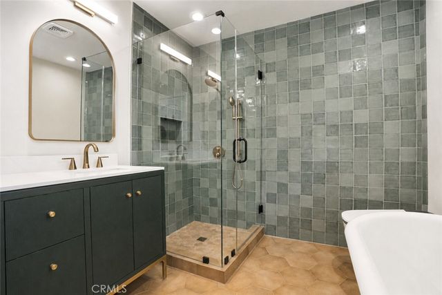 3432 Larissa, Los Angeles, CA 90026