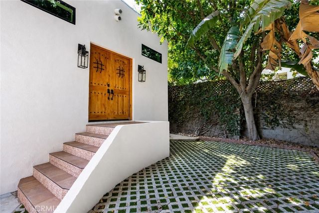 3432 Larissa, Los Angeles, CA 90026