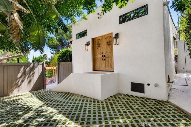 3432 Larissa, Los Angeles, CA 90026
