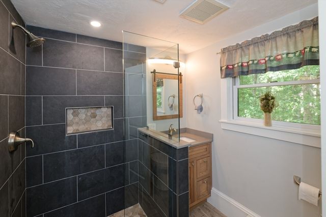 55 Breakneck Hill Rd, Southborough, MA 01772