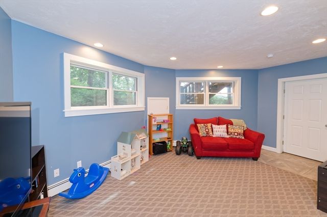 55 Breakneck Hill Rd, Southborough, MA 01772