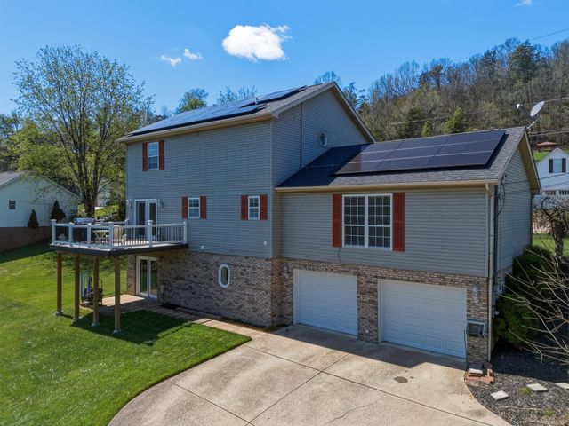 42 Regal Oaks, Barboursville, WV 25504