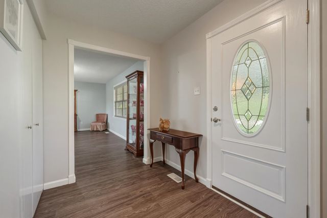 42 Regal Oaks, Barboursville, WV 25504