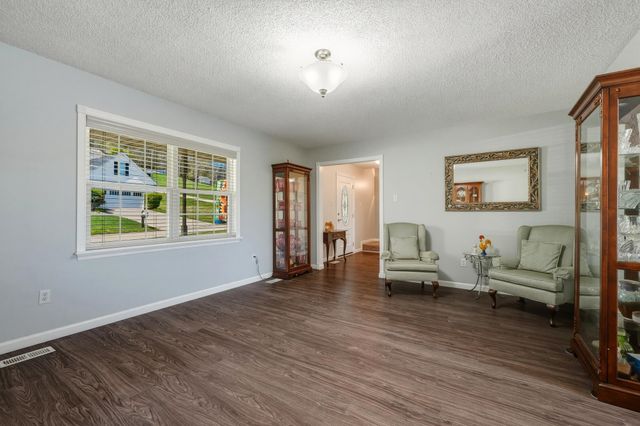 42 Regal Oaks, Barboursville, WV 25504