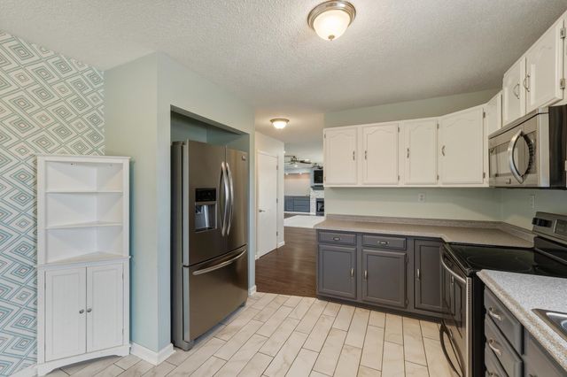 42 Regal Oaks, Barboursville, WV 25504