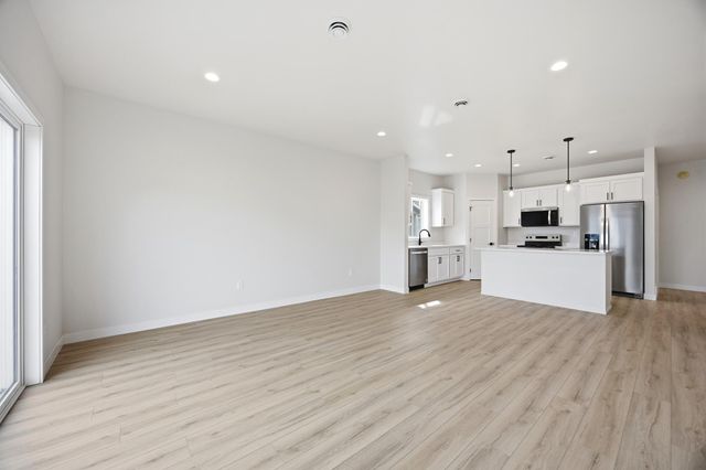 6267 87 Avenue S, Horace, ND 58047