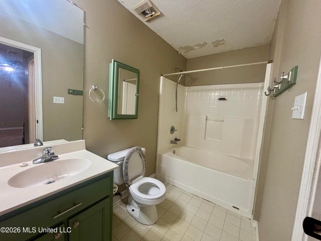 7517 Oak Cove Drive, Biloxi, MS 39532