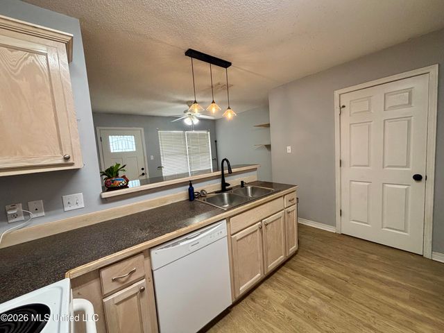 7517 Oak Cove Drive, Biloxi, MS 39532