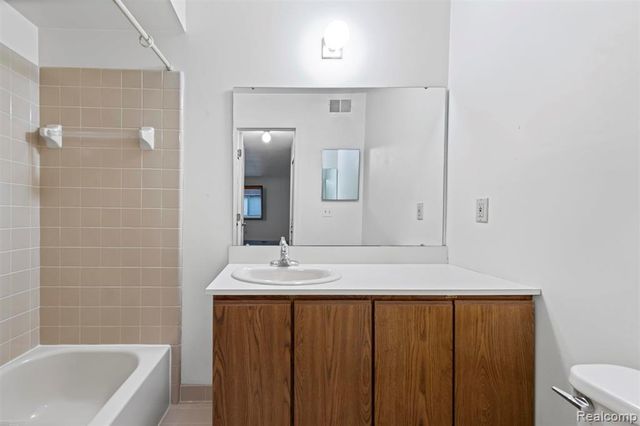 1049 Country Club Drive, Macomb, MI 48082