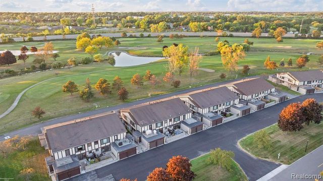 1049 Country Club Drive, Macomb, MI 48082