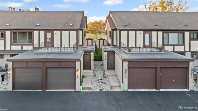 1049 Country Club Drive, Macomb, MI 48082