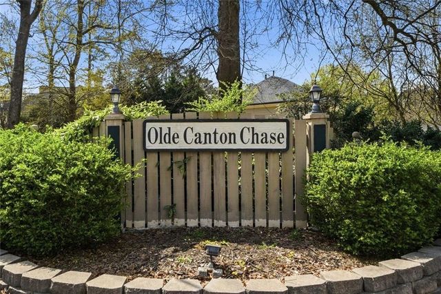 2943 Canton Chase Drive, Marietta, GA 30062