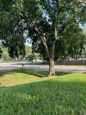 6521 SW 40th St, Topeka, KS 66610