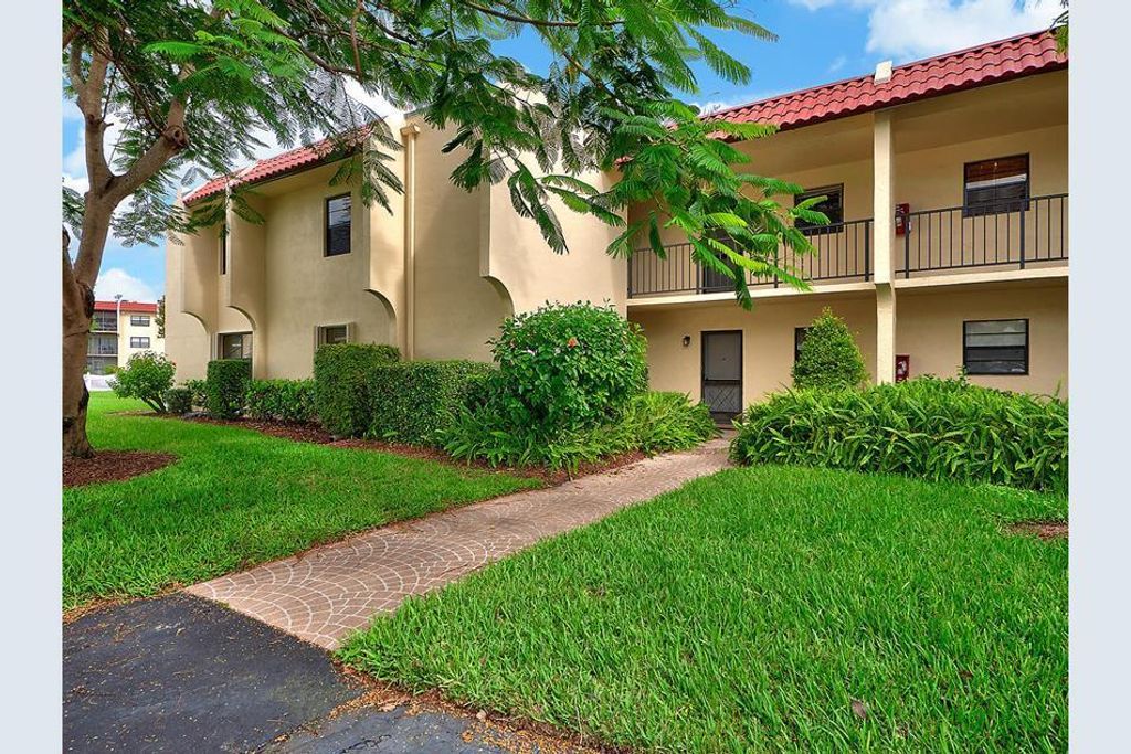 2050 Oleander Boulevard 10-103, Fort Pierce, FL 34950