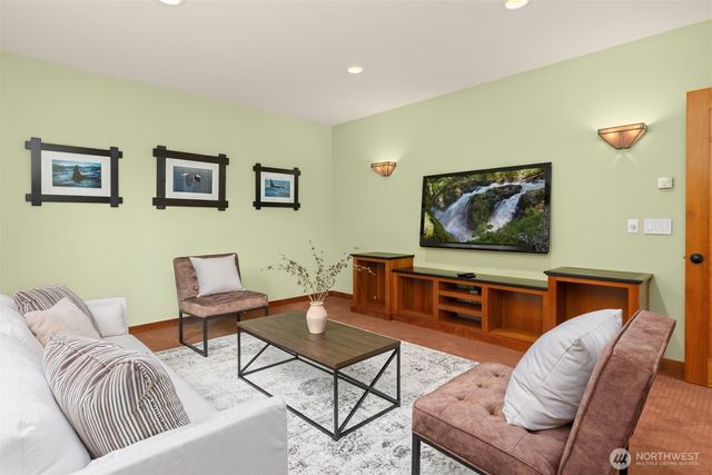 15390 Broom Street NE, Bainbridge Island, WA 98110