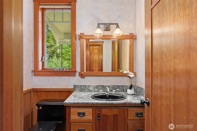 15390 Broom Street NE, Bainbridge Island, WA 98110