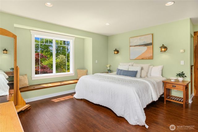 15390 Broom Street NE, Bainbridge Island, WA 98110