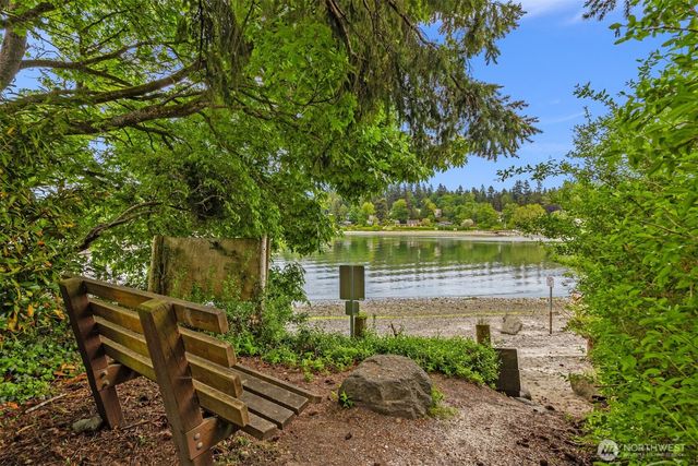 15390 Broom Street NE, Bainbridge Island, WA 98110